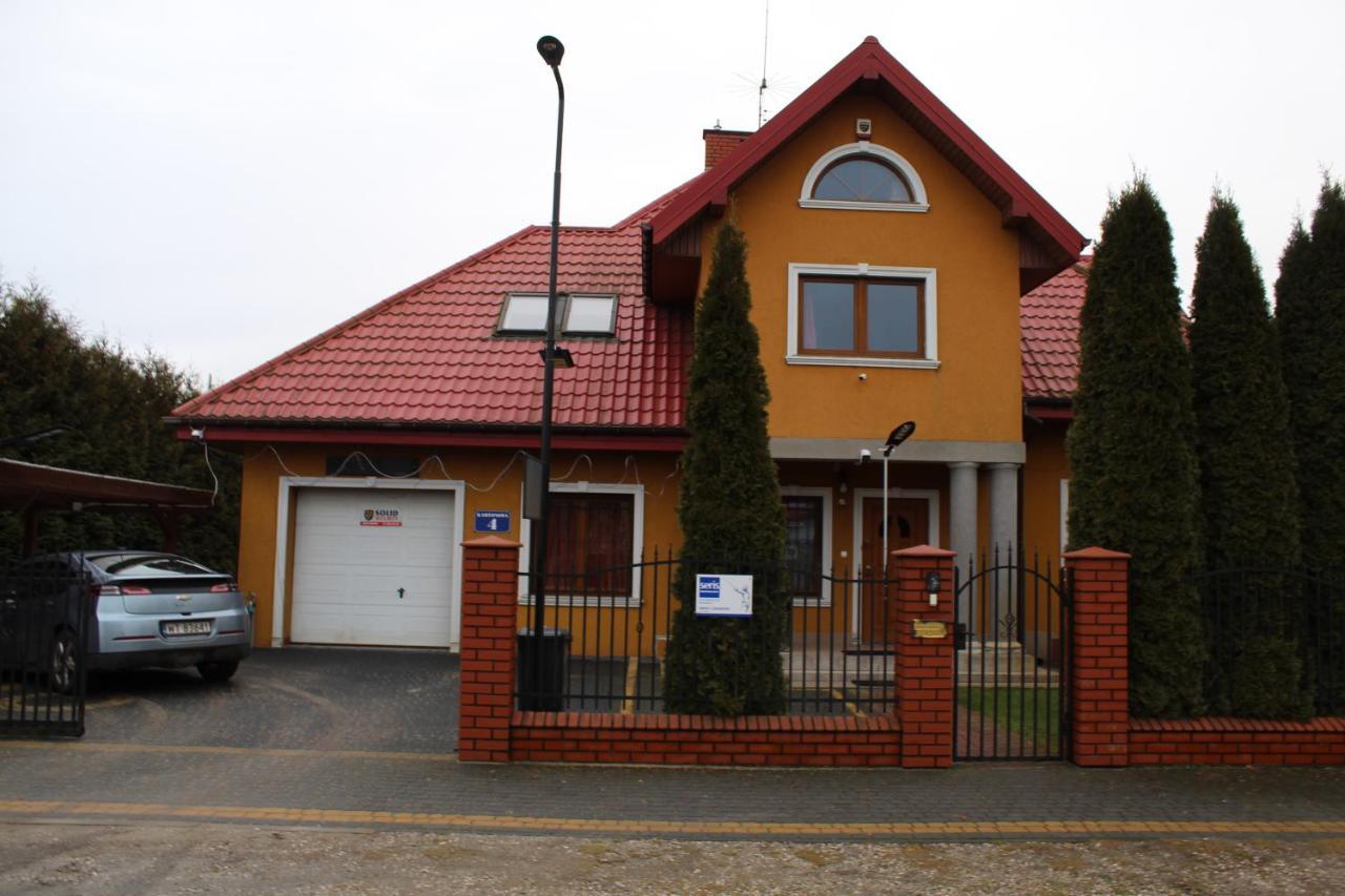 Dworek W Zieleni Warszawa Exteriör bild